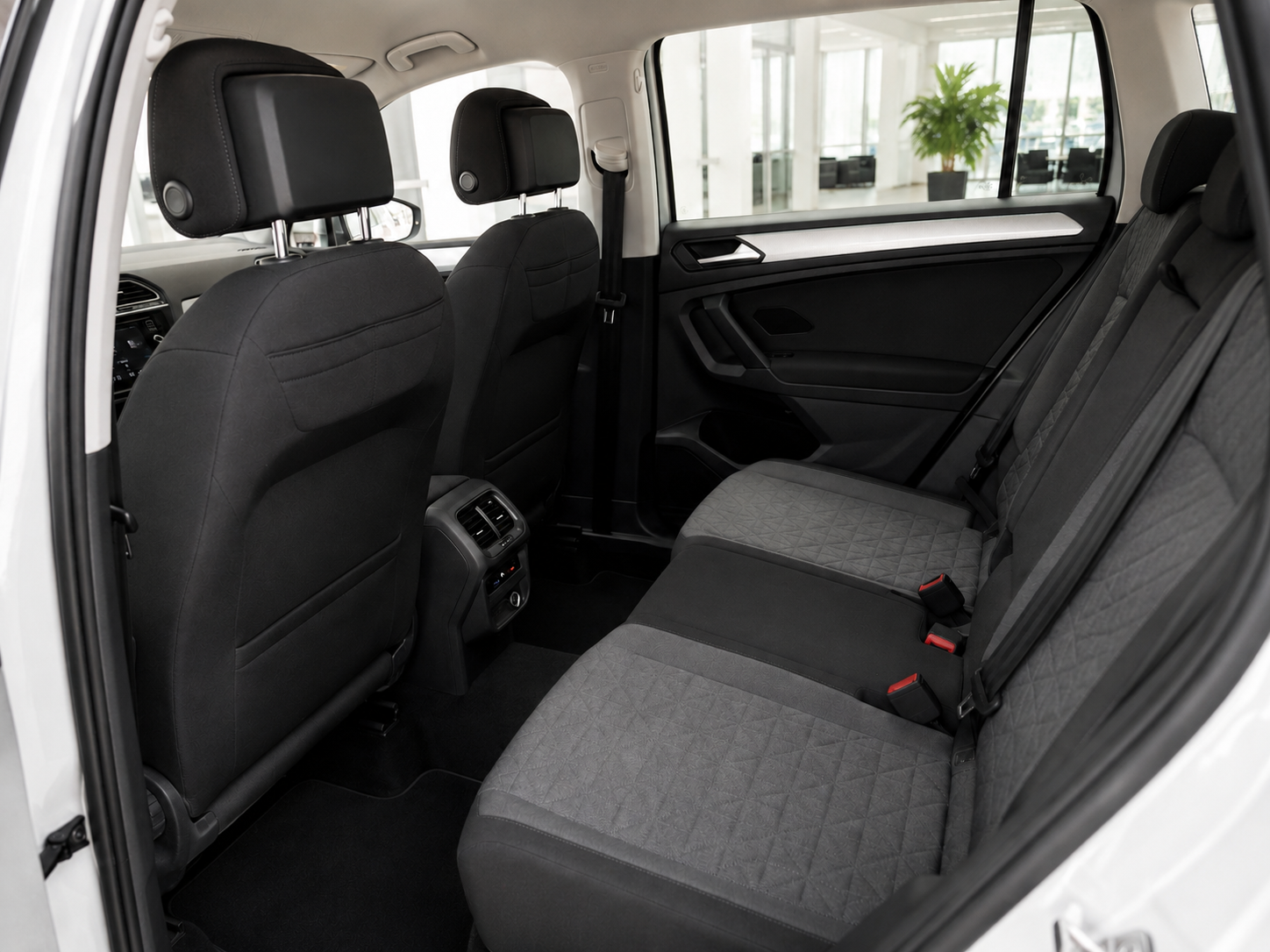 
								Volkswagen Tiguan 2.0 150CV Manual full									
