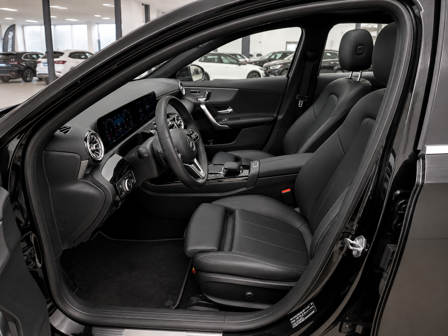 
								Mercedes A180 2021 90000km full									