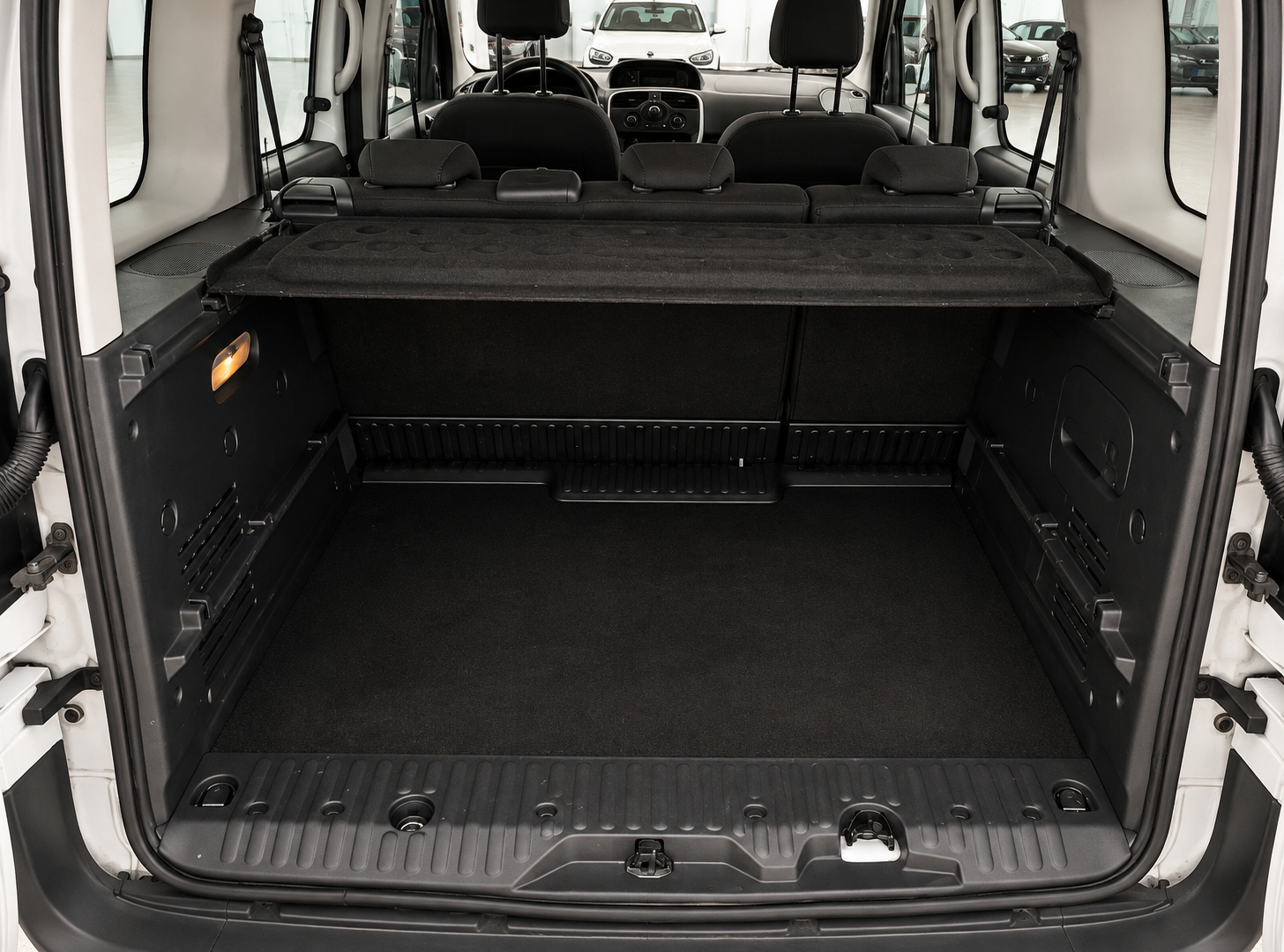 
								Renault kangoo III 2021 128.000km full									