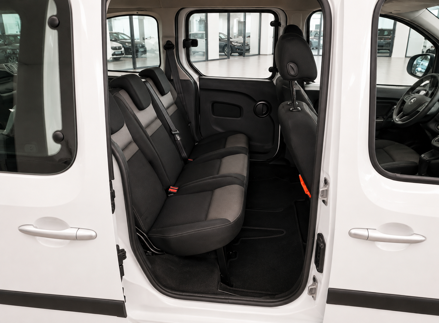 
								Renault kangoo III 2021 128.000km full									