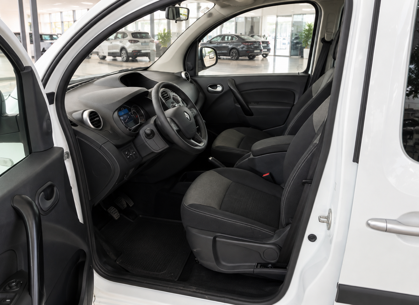 
								Renault kangoo III 2021 128.000km full									