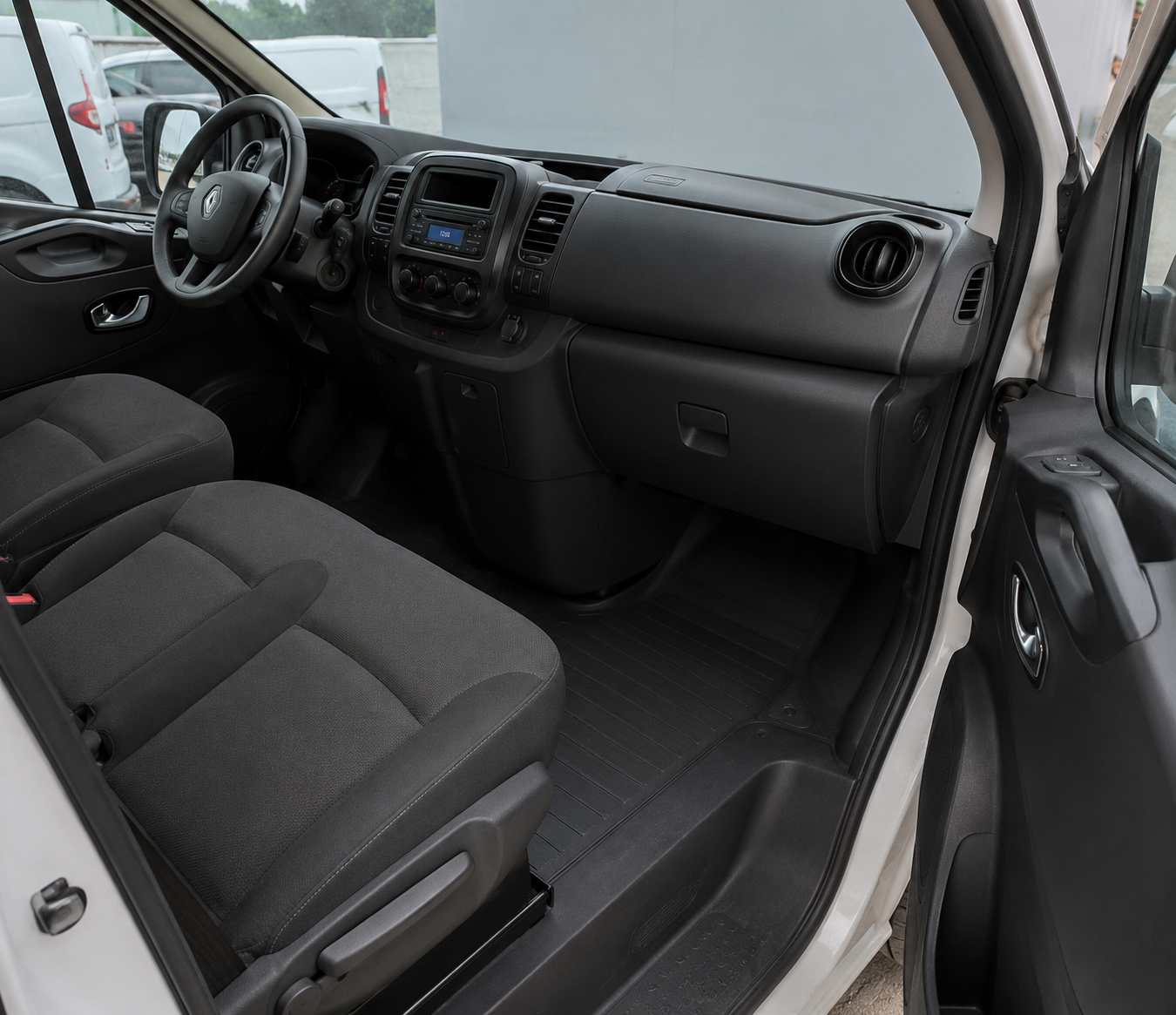 
								RENAULT TRAFIC Combi 9 2020 104.000km full									