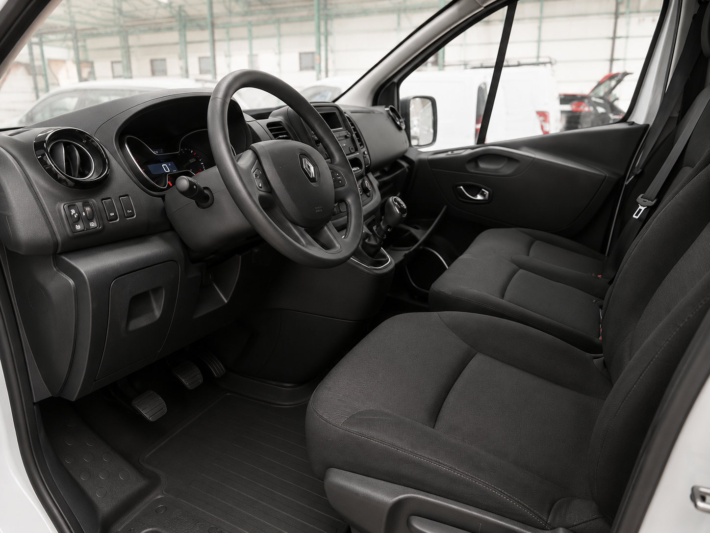 
								RENAULT TRAFIC Combi 9 2020 104.000km full									