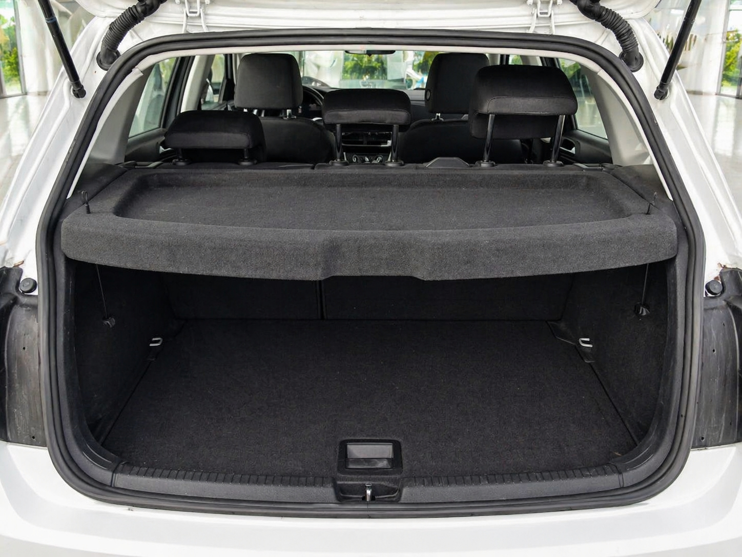 
								Volkswagen Polo 95CV life manual 2023 – 138.000 full									