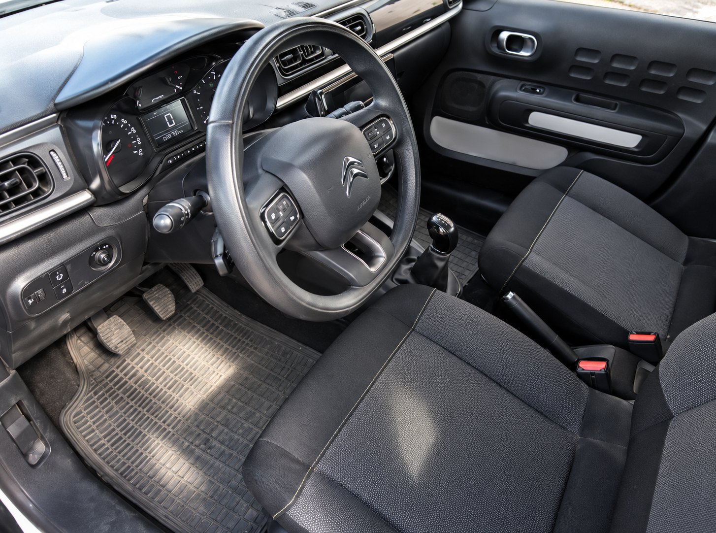 
								CITROEN C3 2019 122.000 km full									