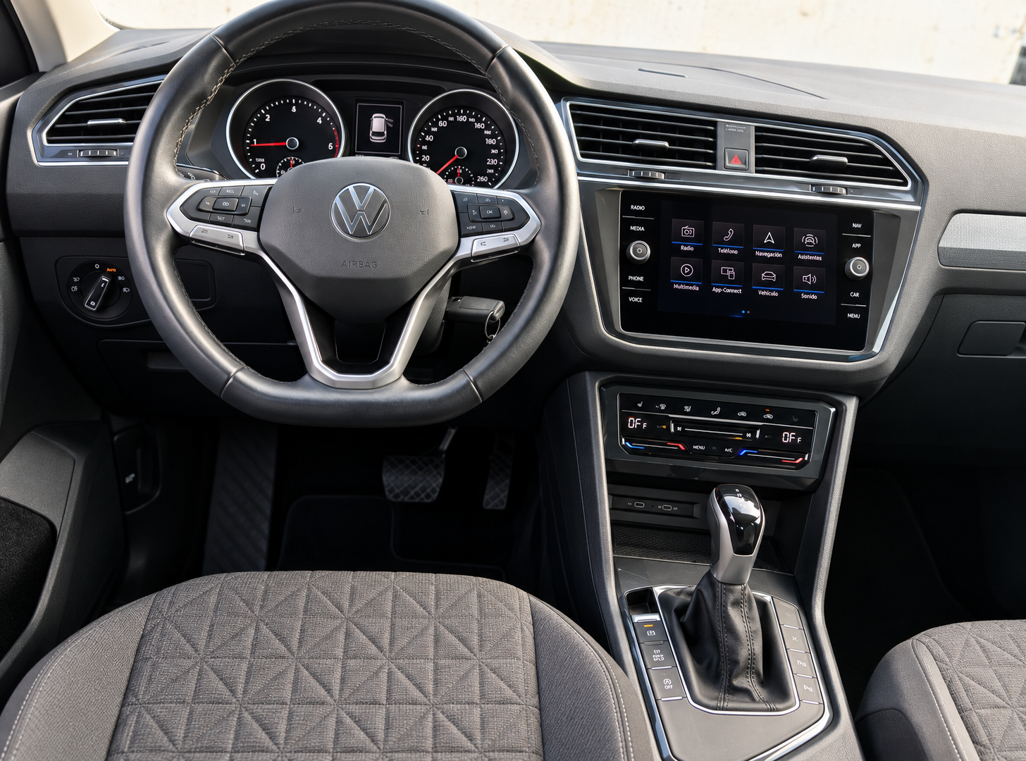 
								VOLKSWAGEN TIGUAN Life (150CV) 2023 – 150000 km full									