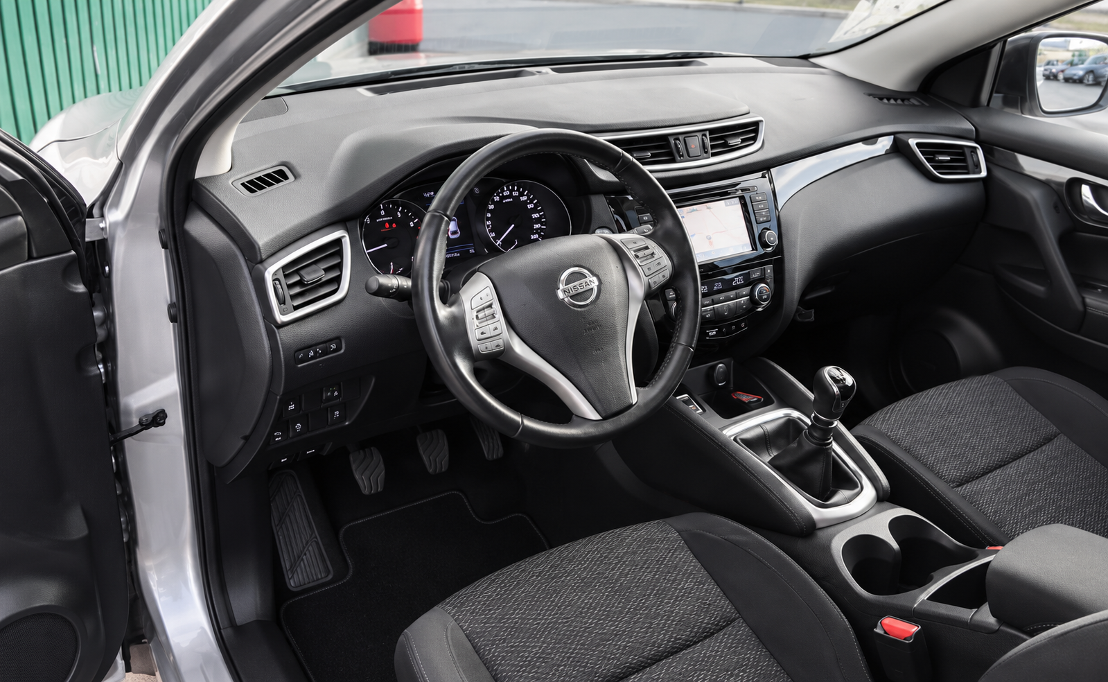 
								Nisan Qashqai 2015 145000km full									
