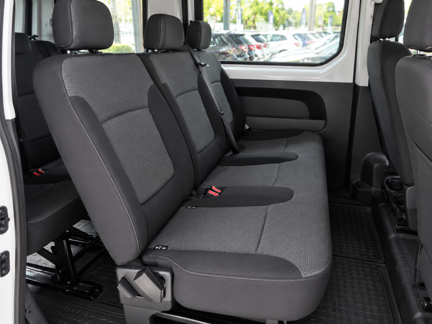 
								renault traffic combi 9 L2 2021 145000km full									