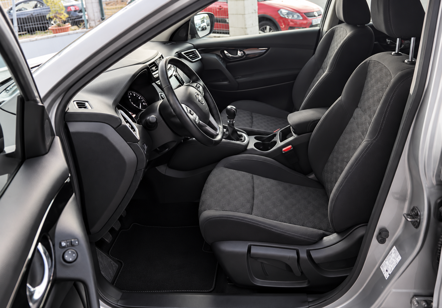 
								Nisan Qashqai 2015 145000km full									