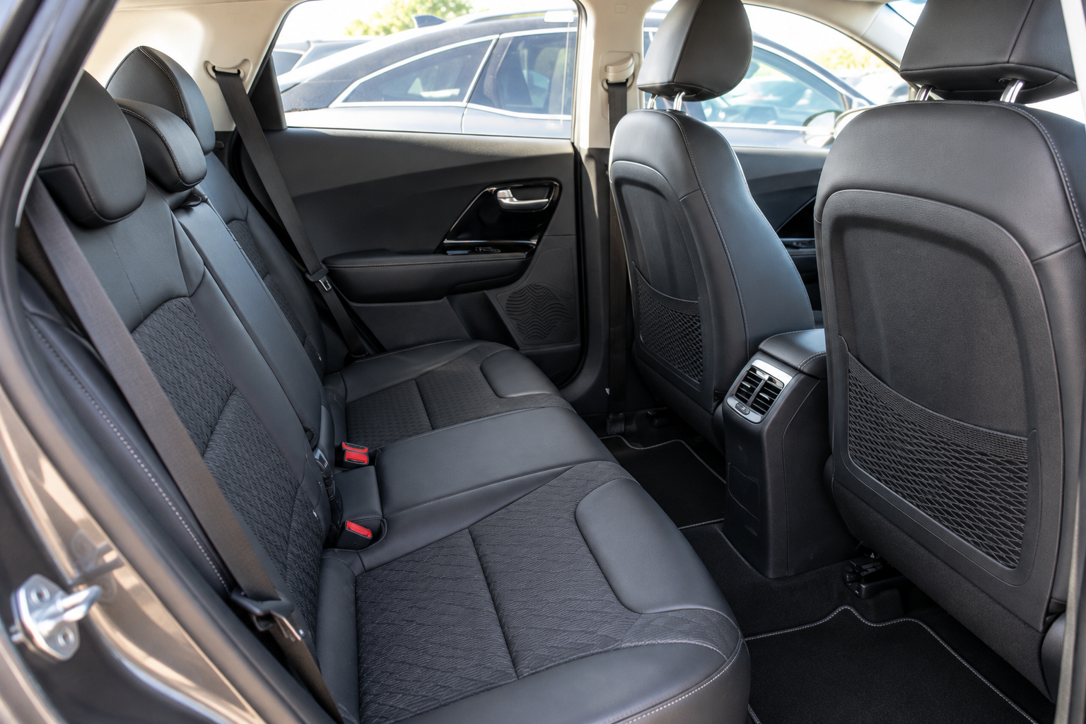 
								KIA Niro 2021 87000 km full									